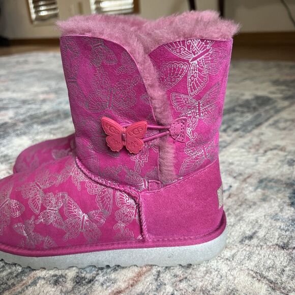 Womens UGG Boots K Bailey Button Butterfly Raspberry & Silver RSPS Sz 6 Fits 7.5 - Picture 11 of 16